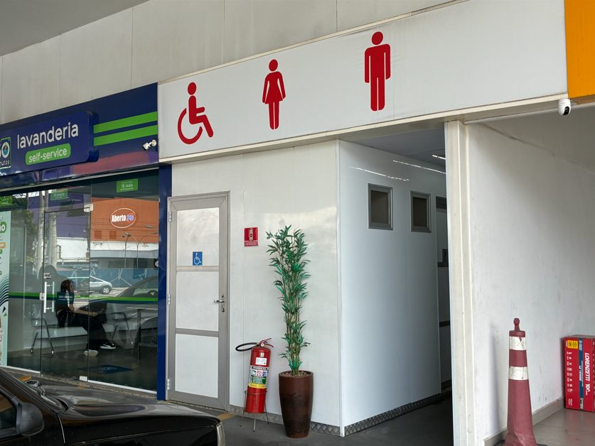 Banheiros do posto